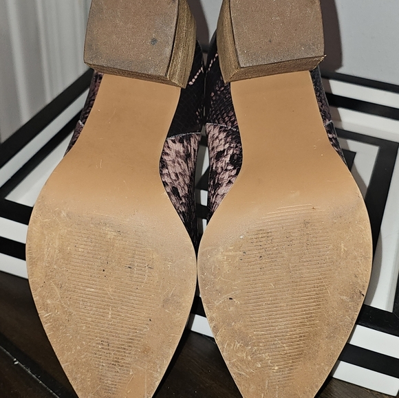 Steve Madden Black and Pink Ankle Booties with a Sleek Snake Print Design. - Picture 3 of 6